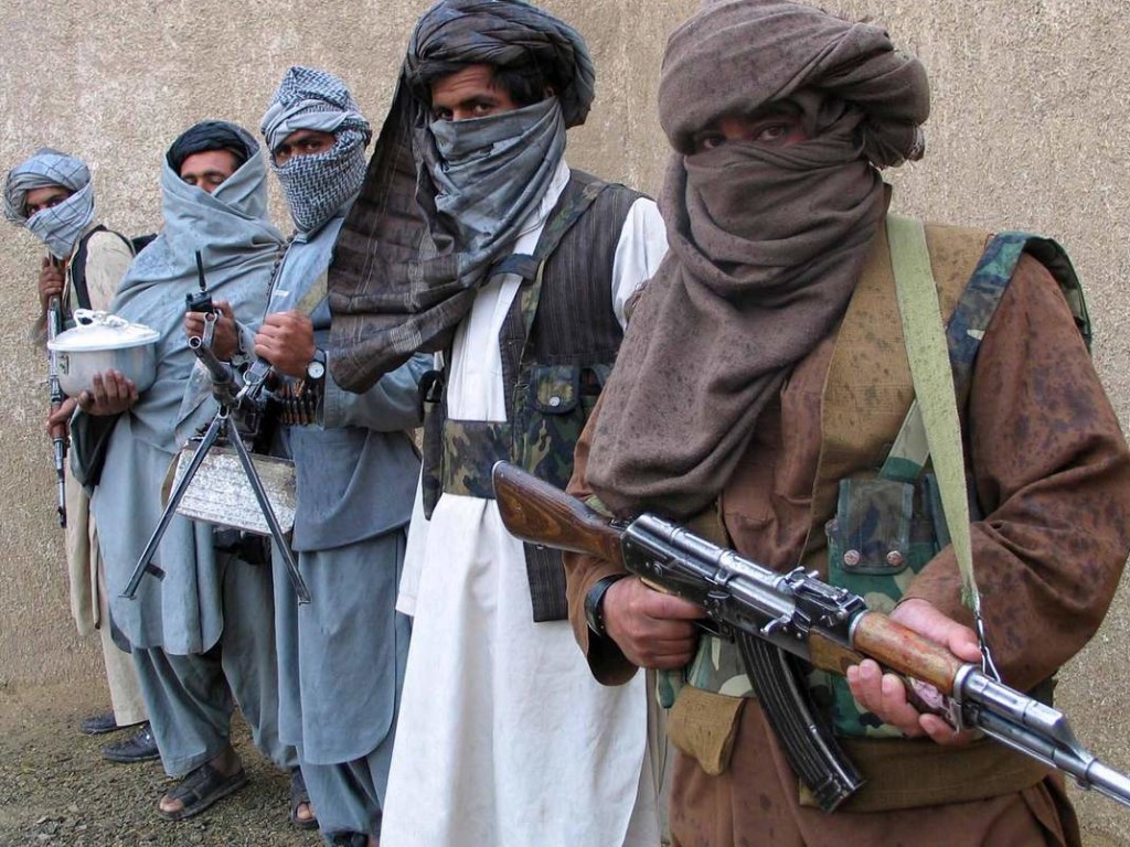 Уходя из стратегических районов Афганистана, Пентагон признает свое поражение в войне против талибов – арабский эксперт