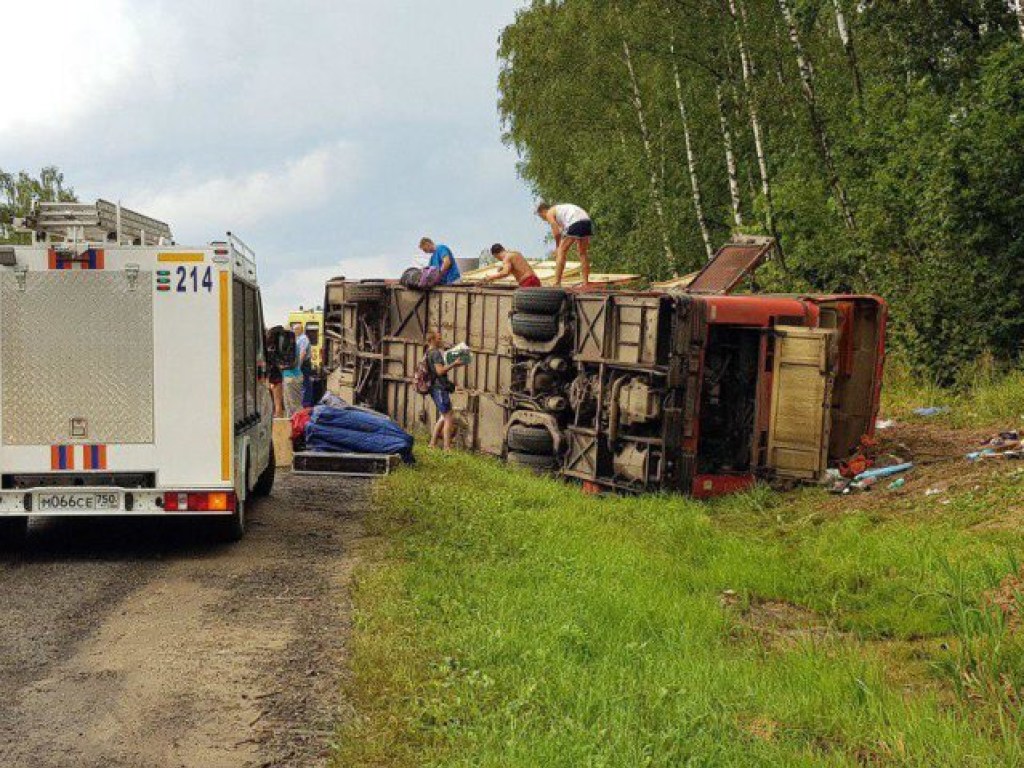 В столице РФ перевернулся автобус с артистами, пострадали 20 человек (ФОТО)