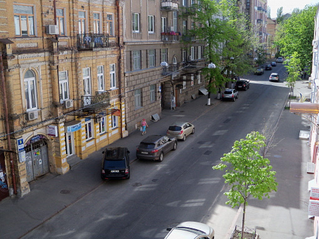 В Киеве на две недели ограничили движение по улице Рейтарской
