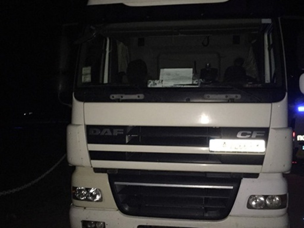 Полиция Хмельницкой области открыла стрельбу, гоняясь за пьяным водителем грузовика (ФОТО)