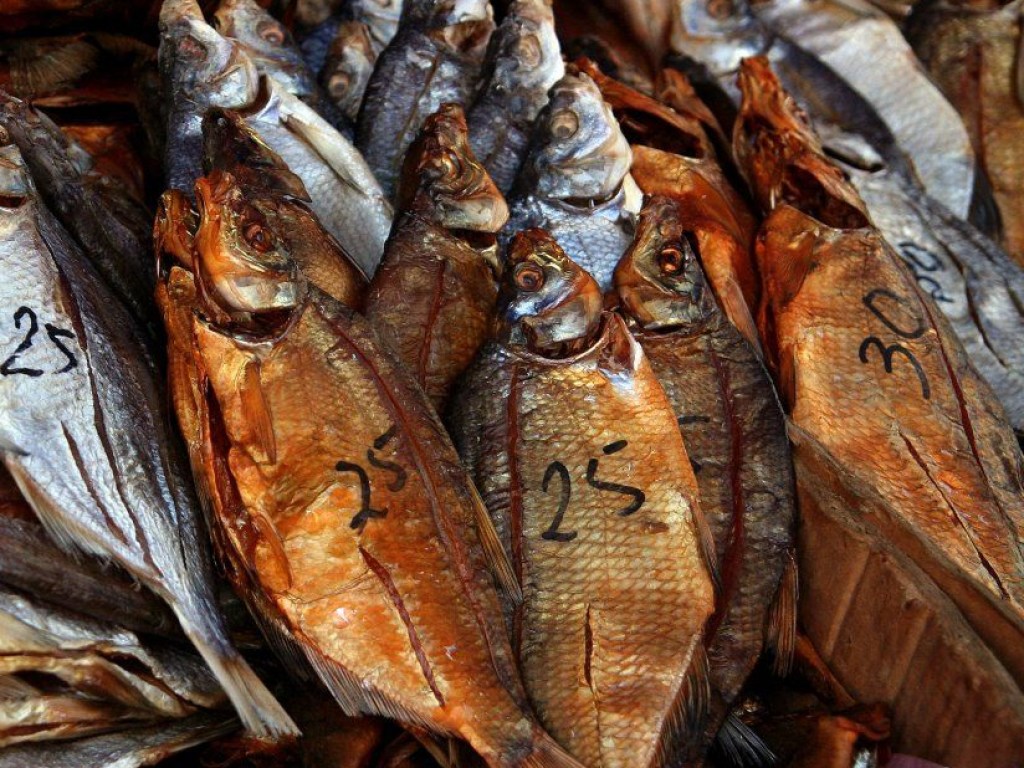 Ботулизм под Харьковом: введен запрет на торговлю рыбой