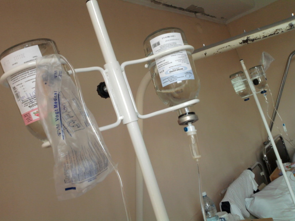Массовое отравление шаурмой в Киеве: в больнице оказались более 30 человек