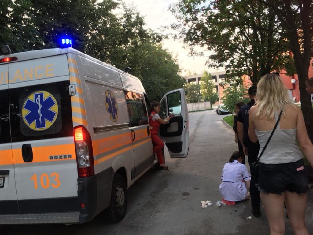 В Тернополе аптекарь оказала первую помощь жестоко избитому мужчине (ФОТО)
