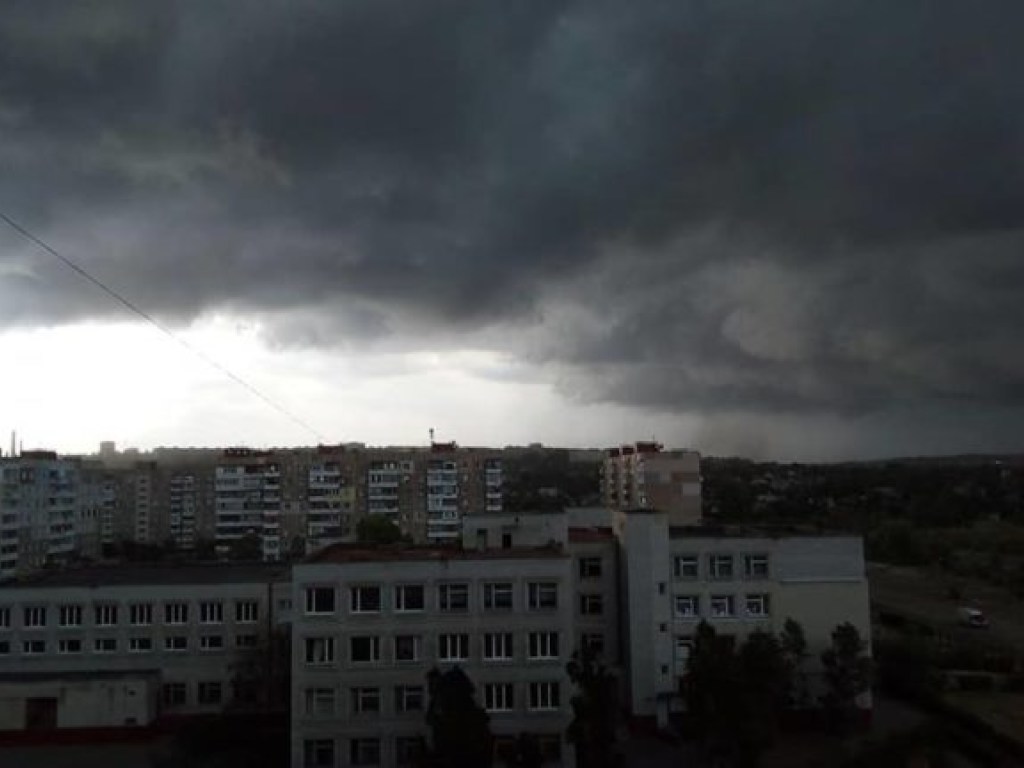 Ливни и шквалы: На Буковине объявлено штормовое предупреждение