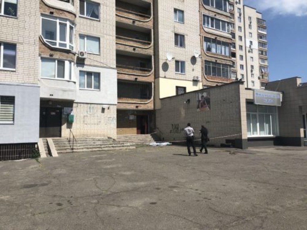 В Черкассах мужчина выпрыгнул с 14-го этажа и разбился насмерть (ФОТО)