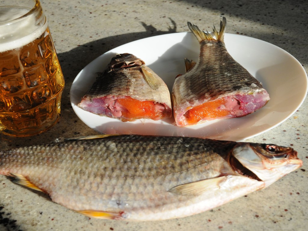 Ботулизм: Вяленую и сухую рыбу на стихийных рынках лучше не покупать &#8212; эксперт