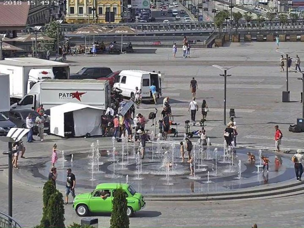 В центре Киева съемочная группа поставила под угрозу жизни пешеходов (ФОТО)