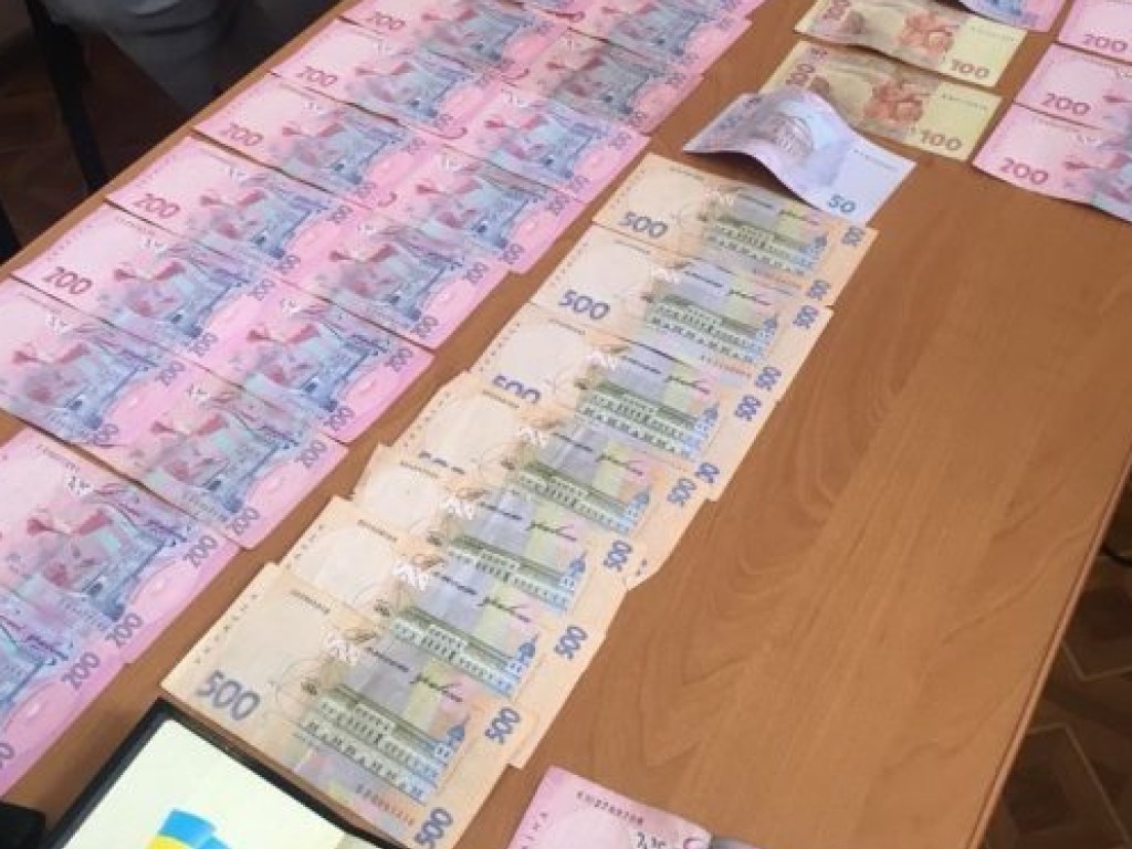 СБУ задержала при получении взятки в 20 тысяч гривен и.о. председателя суда в Винницкой области (ФОТО)