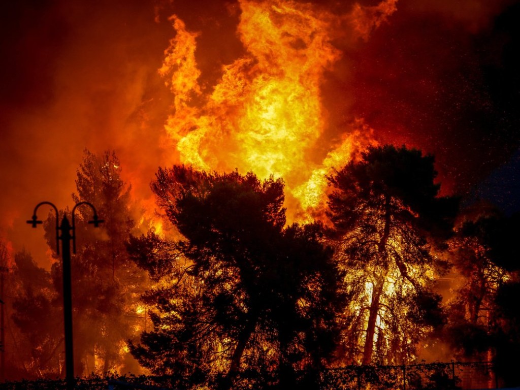 Пожары в Греции: задержли подозреваемого в поджогах леса