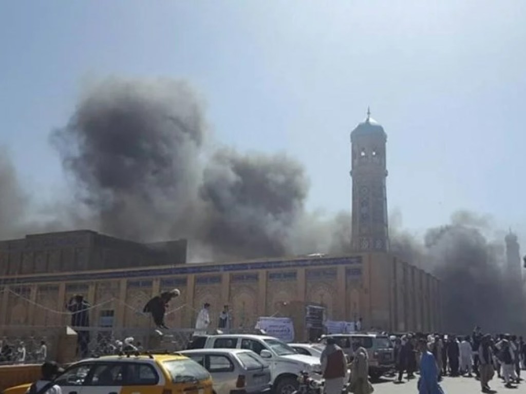 В мечети Афганистана прогремел взрыв: погибли 25 человек (ФОТО)