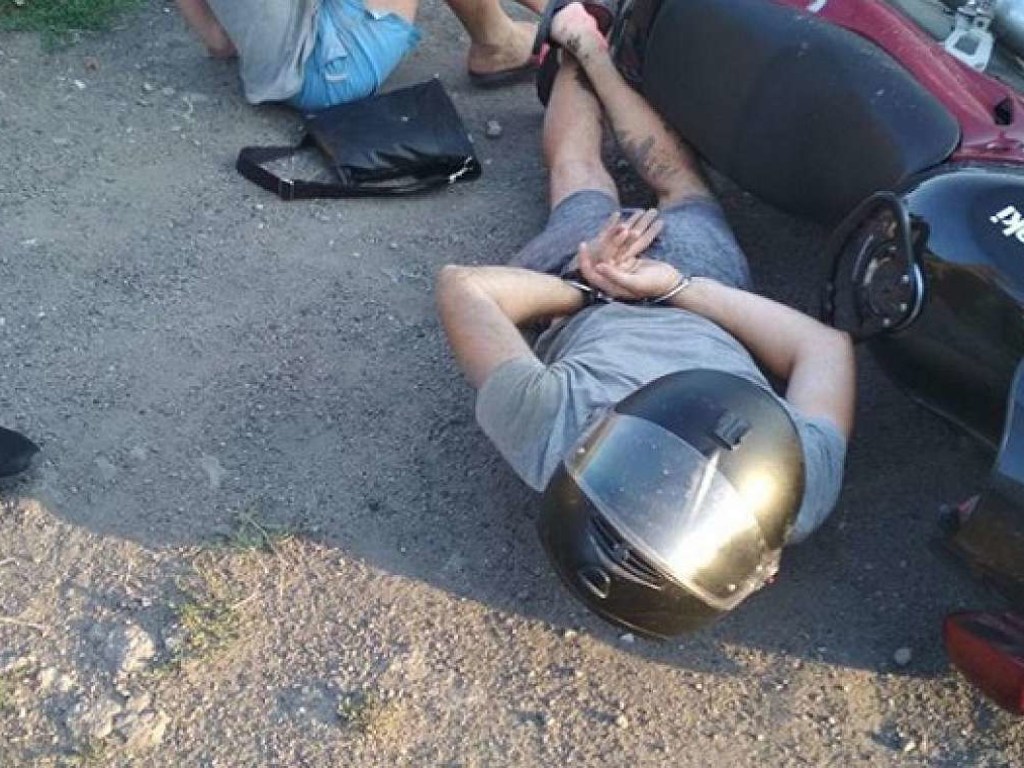 В Мариуполе пьяный мотоциклист убегал от полиции (ФОТО)