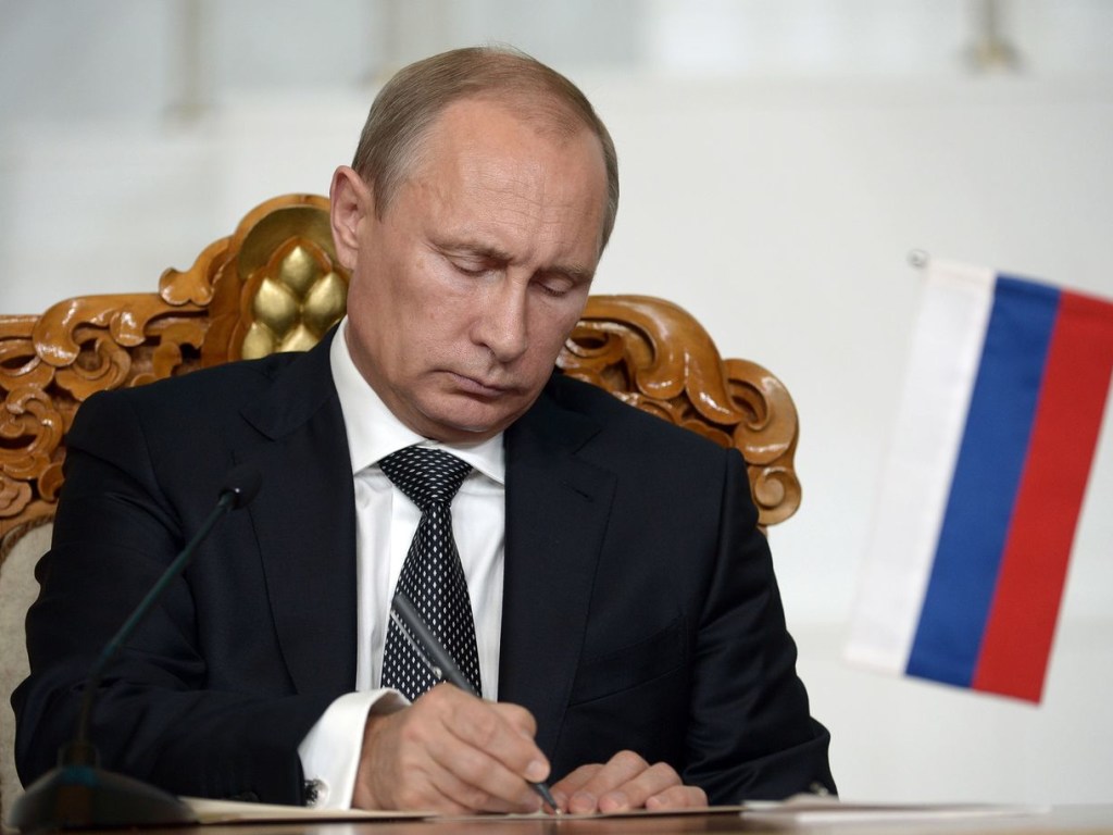 Путин подписал закон о создании в России двух офшорных зон