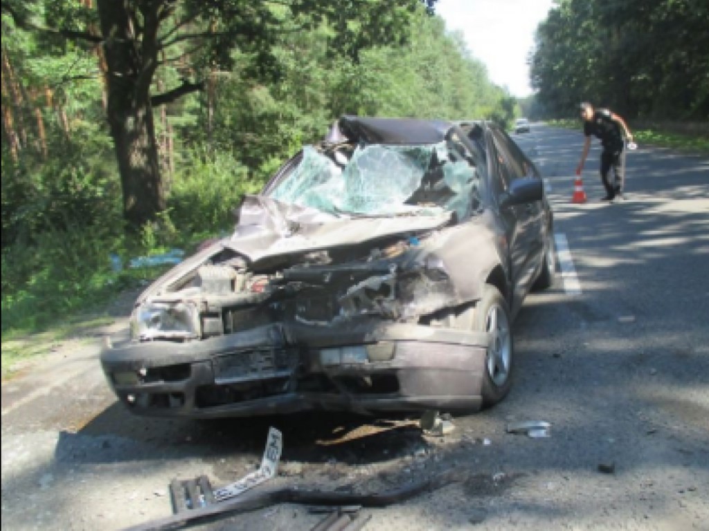 На Львовщине автомобиль протаранил бетоновоз, госпитализированы 5 человек (ФОТО)