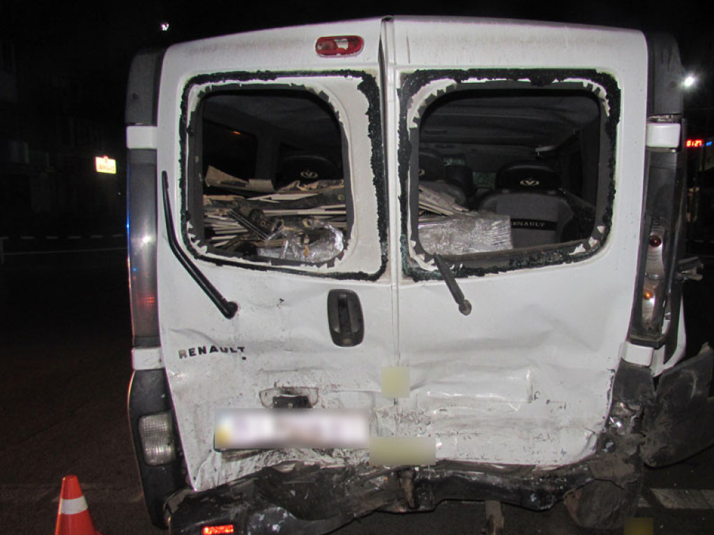ДТП на Полтавщине: водитель ВАЗ погиб после столкновения с Renault Trafic (ФОТО)