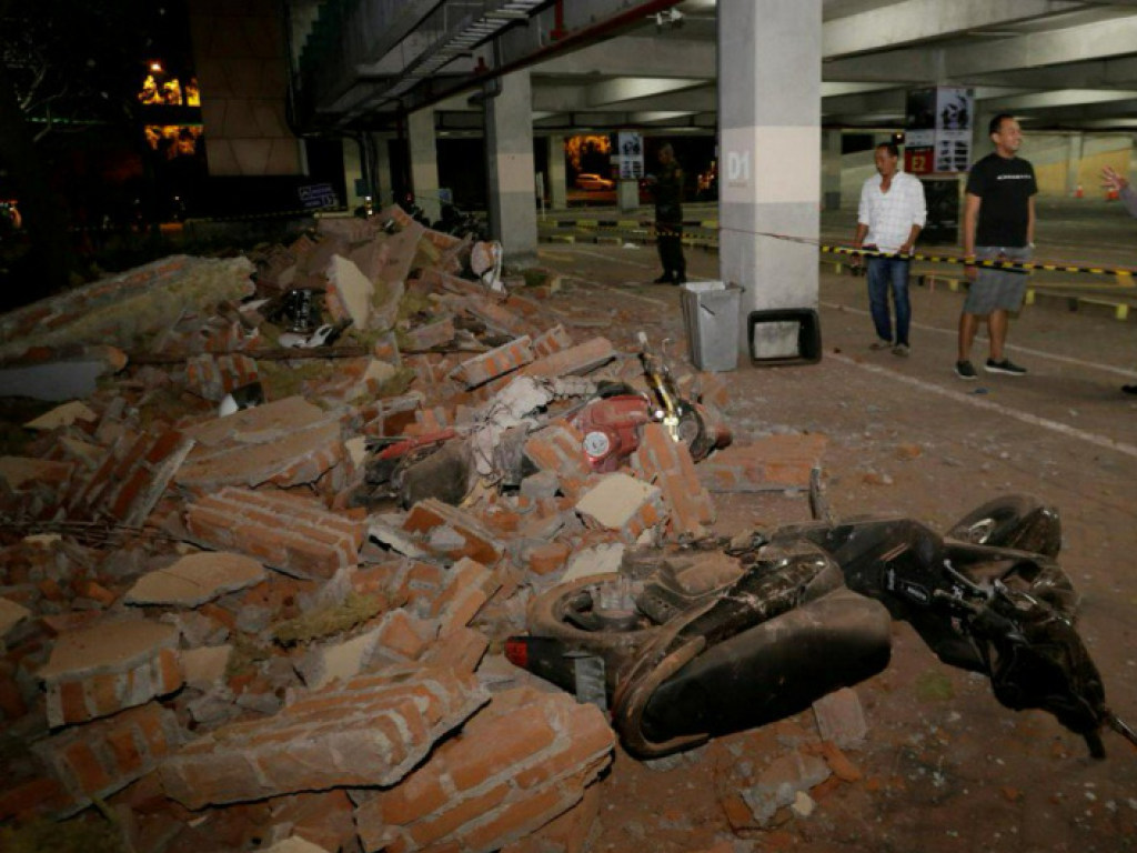 Мощное землетрясение в Индонезии: погибли 142 человека (ФОТО)