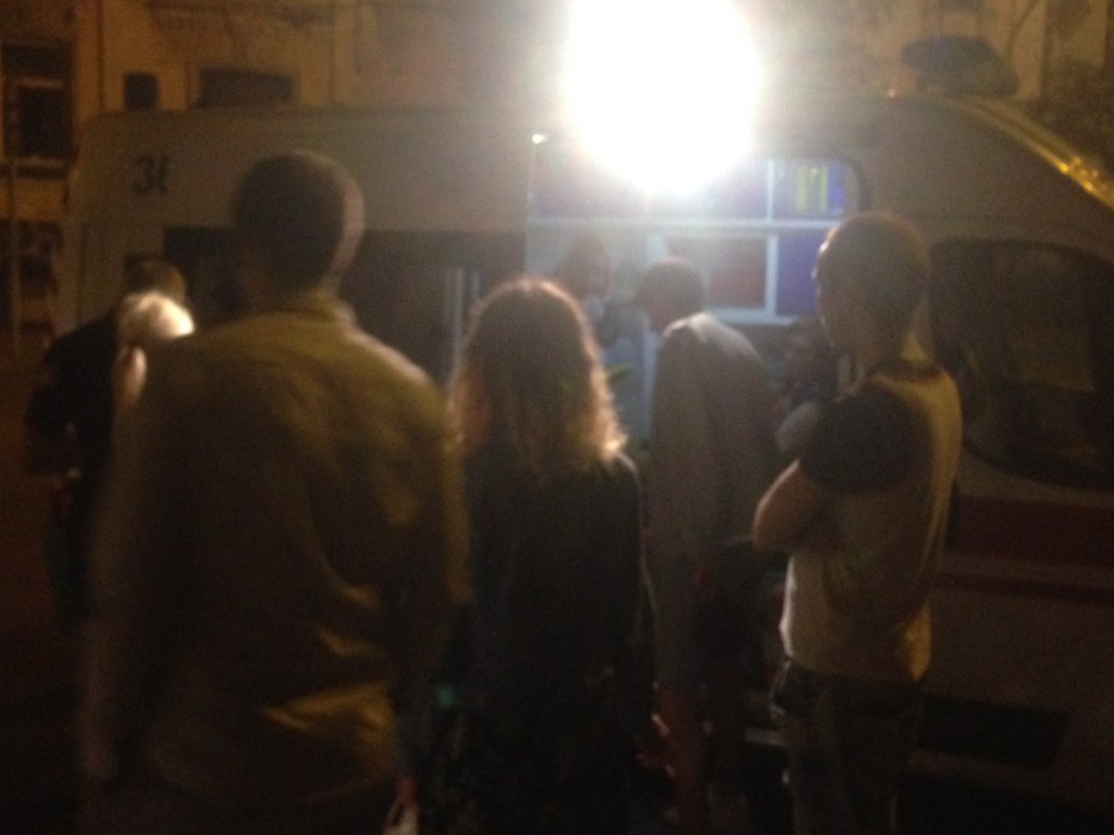 Ночная драка: в центре Киева двое напали на компанию в сквере (ФОТО)