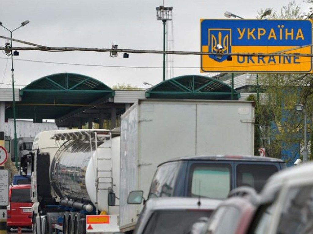 Пробка на границе с Польшей: в очередях застряли 465 автомобилей