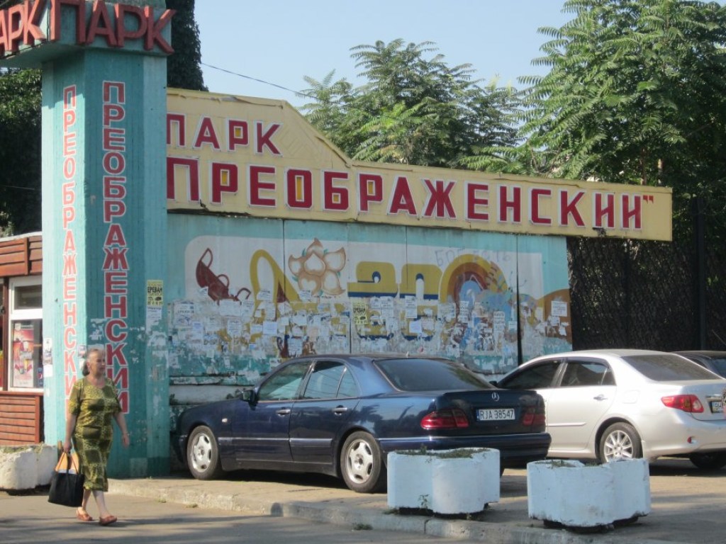 В парке Одессы неизвестные украли 100 новых скамеек