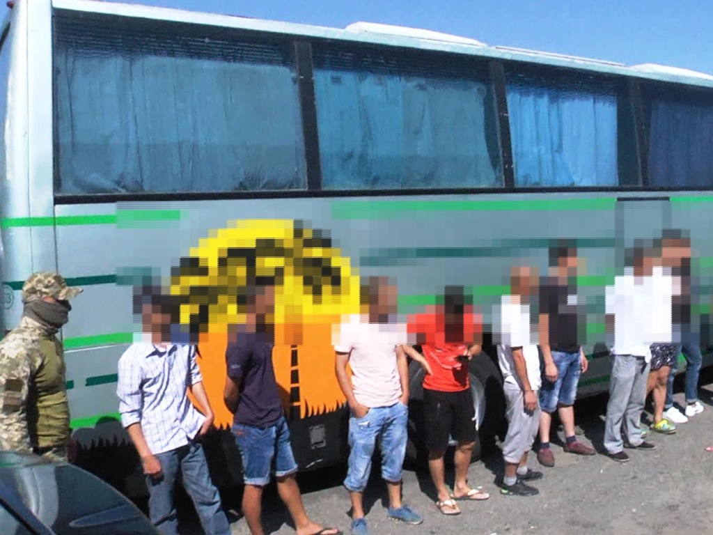 7 километр и Привоз: В Одессе полиция задержала 17 нелегальных мигрантов (ФОТО, ВИДЕО) 