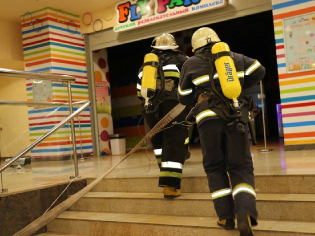 Юрист о претензиях ГСЧС к пожарной безопасности в ТРЦ: торговые центры могут опечатать без решения суда