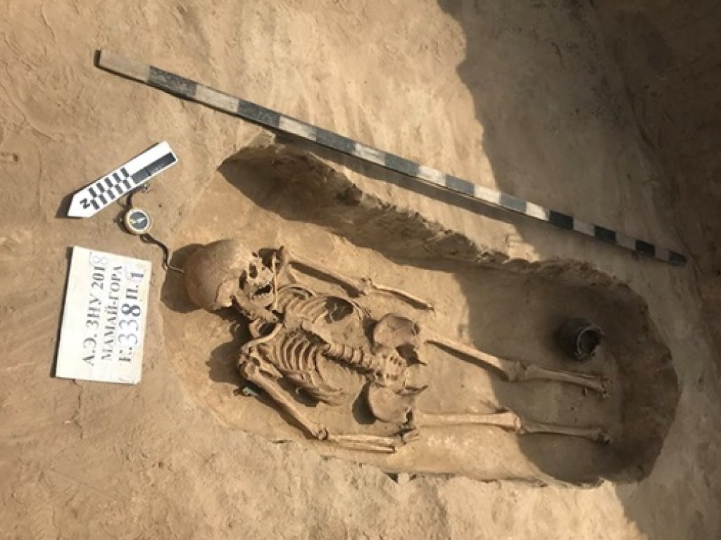 В Запорожье нашли уникальное женское захоронение сарматских времен (ФОТО)