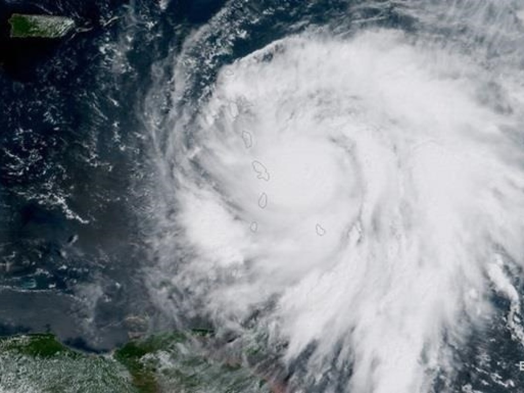 В Тихом океане шторм «Джон» превратился в ураган (ФОТО)