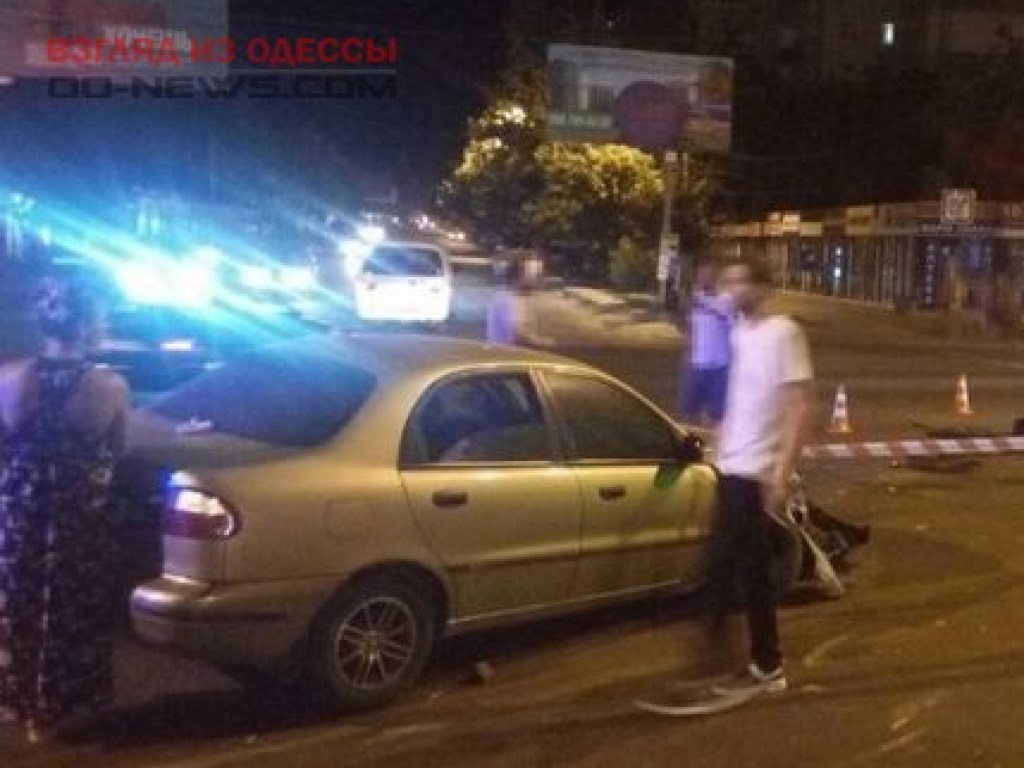 В Одессе в результате ДТП опрокинулся автомобиль, пострадал водитель Mitsubishi (ФОТО)