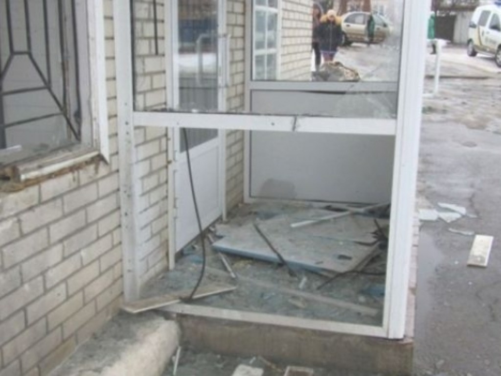 Бросил две гранаты в окно должнику: житель Запорожской области с целью мести взорвал магазин (ФОТО)