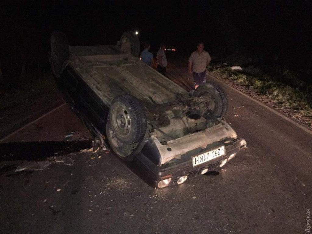 В Одесской области автомобиль слетел с моста: пострадавшие в тяжелом состоянии (фото)