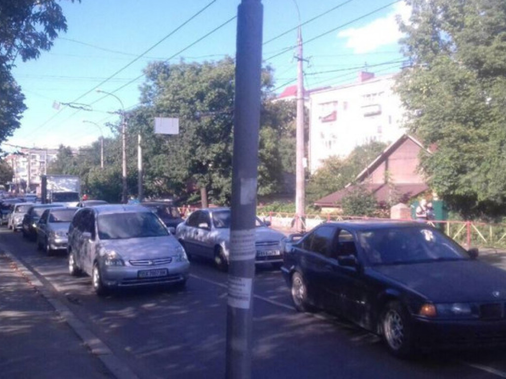 В Хмельницком  у филармонии Volkswagen сбил 17-летнюю девушку (ФОТО)