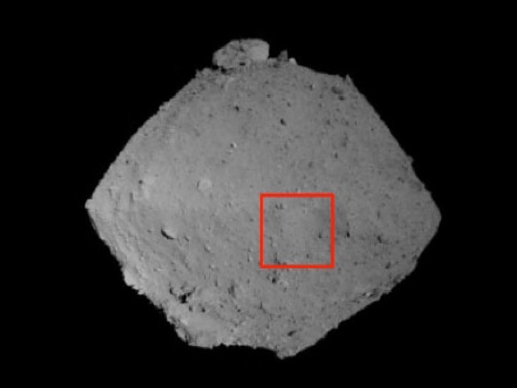 Японский зонд снял астероид Рюгу вблизи (ФОТО)