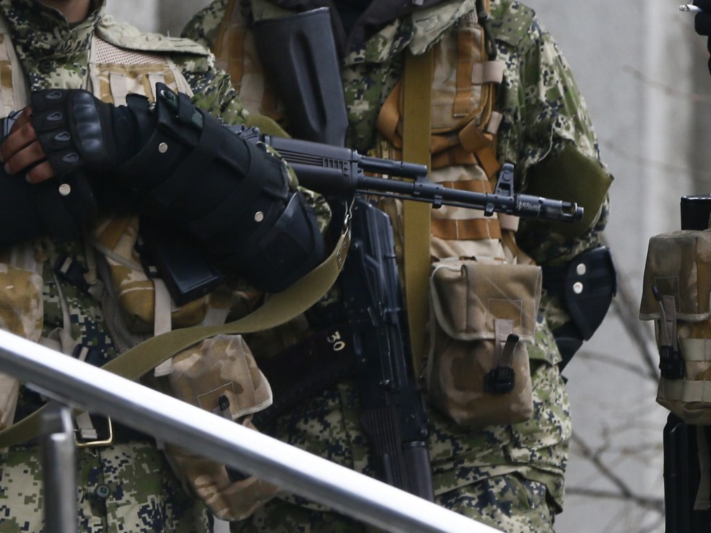 На Донбассе 3 боевика живьем закопали российского военнослужащего &#8212; разведка