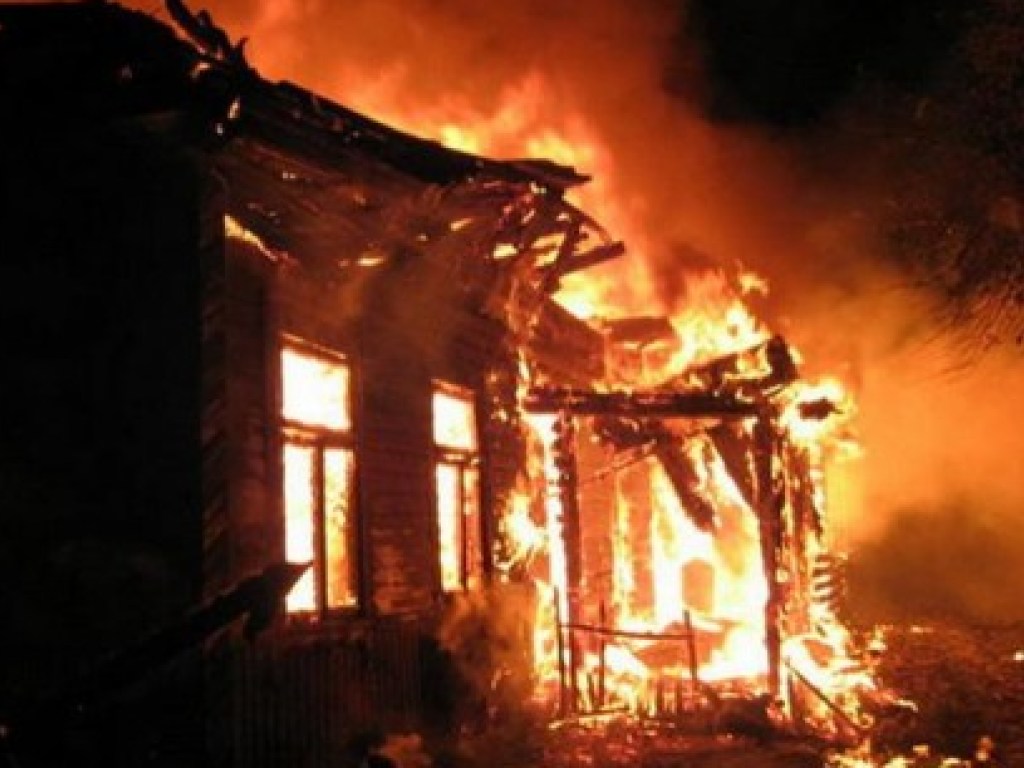 На Закарпатье во время пожара обгорели женщина и двухлетний ребенок
