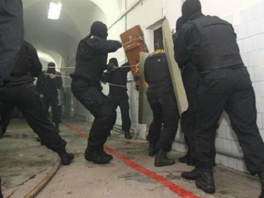 Бунт в СИЗО: четверых «торнадовцев» отправили в карцер – Минюст