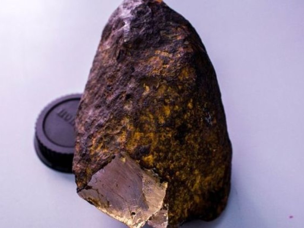 В сибирском метеорите нашли минерал, который никогда не встречался на Земле (ФОТО)