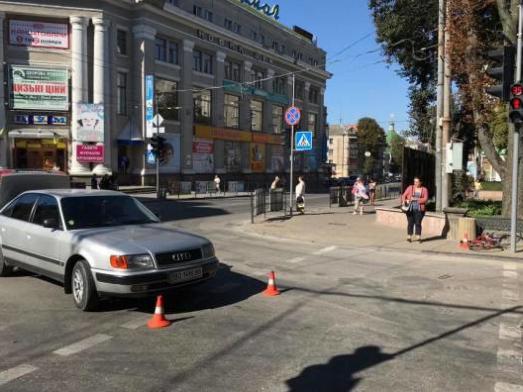 В Тернополе иномарка сбила велосипедиста (ФОТО)