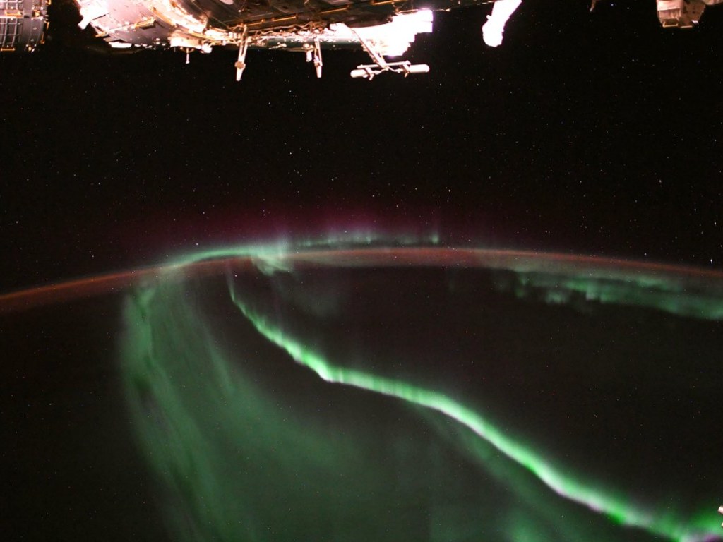 Удивительные снимки северного сияния сделал немецкий астронавт с МКС (ФОТО)