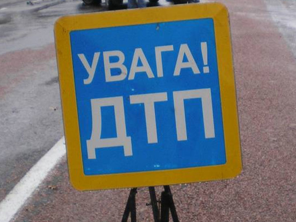 Mercedes, Opel и «Газель»: на правом берегу Киева произошло ДТП «гармошка» (ВИДЕО)