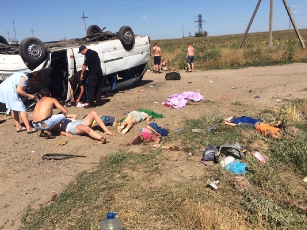 Под Запорожьем «КамАЗ» врезался в маршрутку: погибли 5 человек (ФОТО, ВИДЕО)