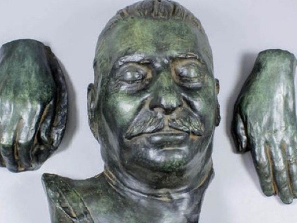 На аукционе в Великобритании продали посмертную маску Сталина (ФОТО)