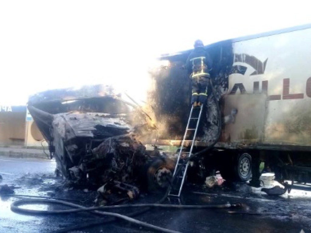 В Ровенской области столкнулись грузовик и молоковоз, есть погибший (ФОТО)