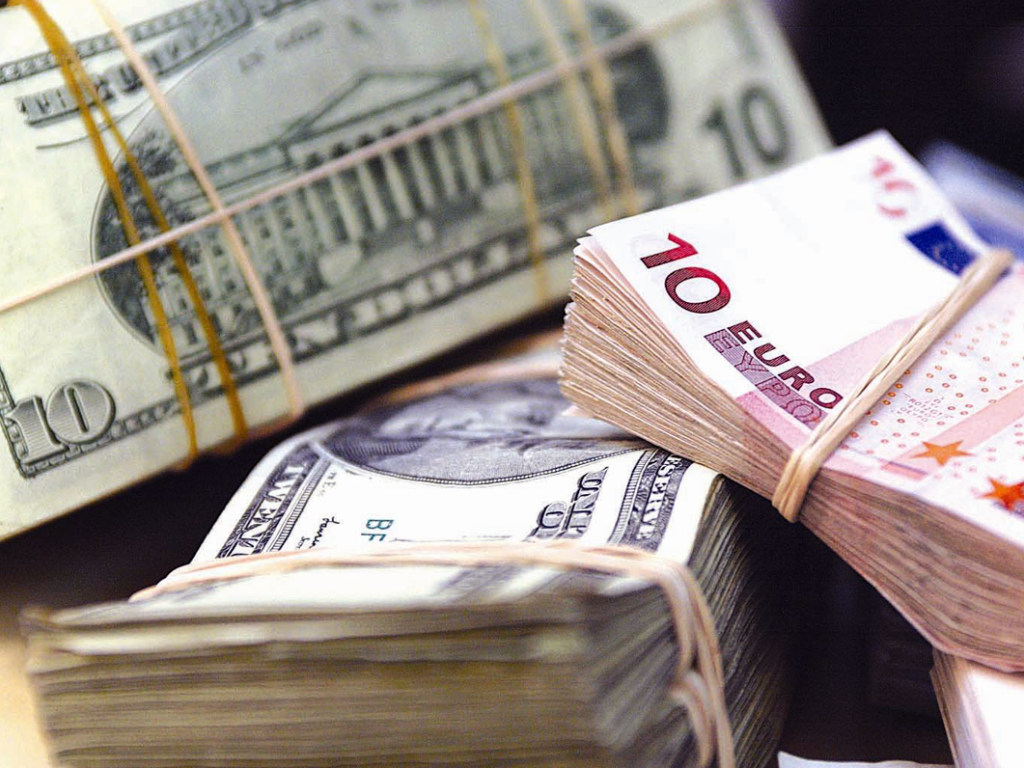Курс наличного доллара в Украине вырос на 9 копеек