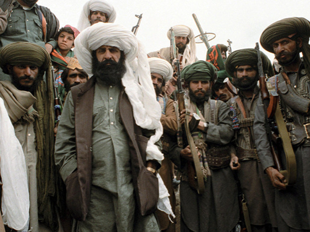 В Афганистане при атаке талибов погибли 17 военных