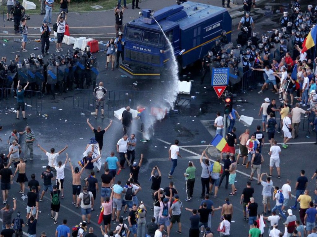 Уличные протесты в Румынии: на Антикоррупционном «Майдане» появились палатки