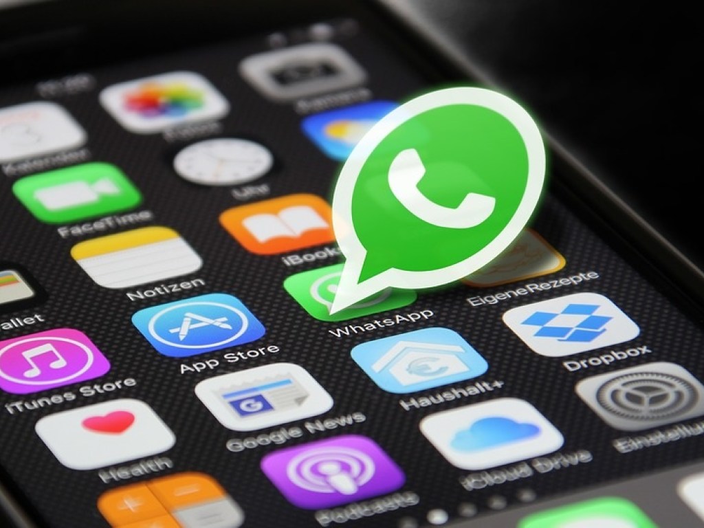 WhatsApp даст спецслужбам доступ к перепискам пользователей мессенджера