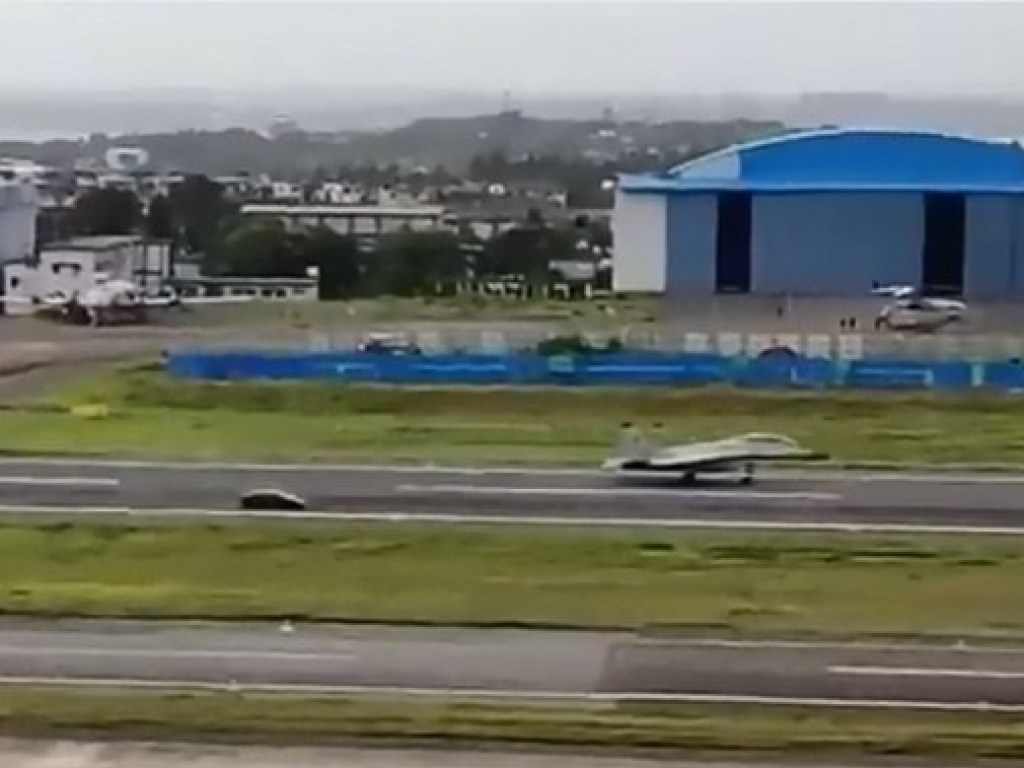 В Индии устроили гонку между Lamborghini и Миг-29 (ФОТО, ВИДЕО)