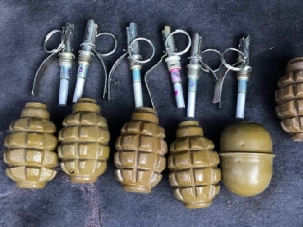 На Днепропетровщине СБУ нашла очередной склад с оружием (ФОТО)