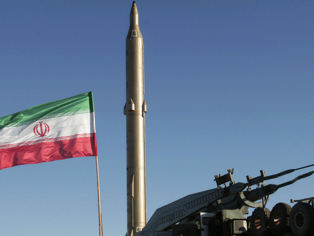 «Ничто не остановит эту ракету»: Иран представил баллистическую ракету нового поколения