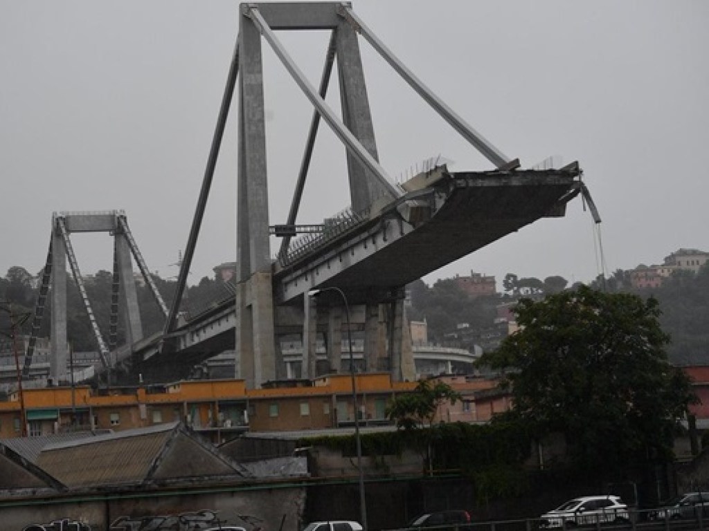 Обрушение моста в Италии: число жертв возросло до 35