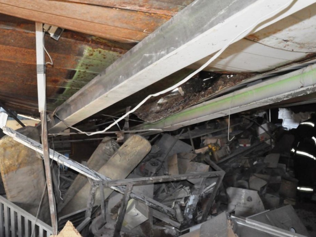 В Запорожье в гараже взорвался газовый баллон, под обломками оказался мужчина (ФОТО)
